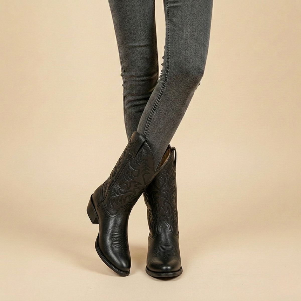 Women's Stylish Pointed Toe Ankle Cowboy Boots for Daily Use