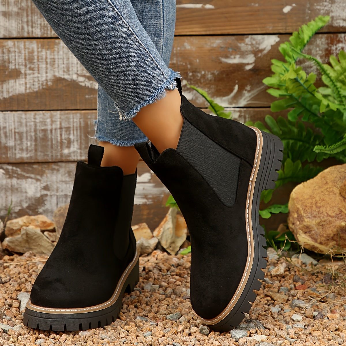 Women's Effortless Slip-On Ankle Chelsea Boots for Daily Use Black
