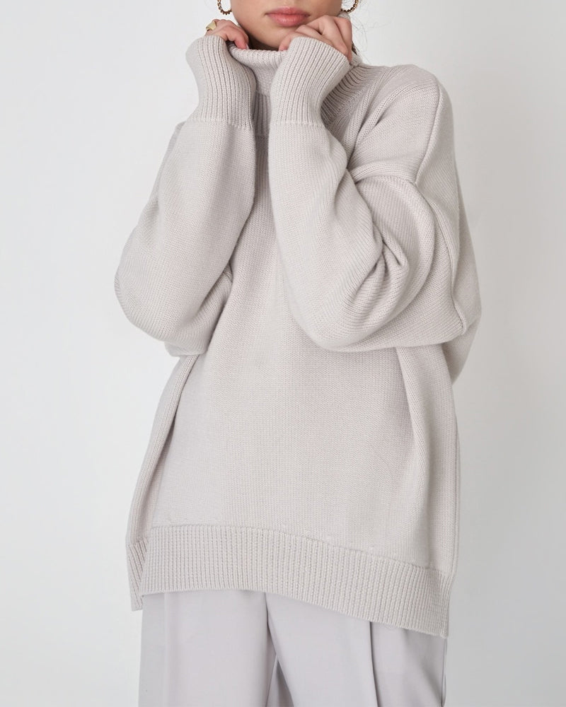 Women's Light Gray Oversized Turtleneck Knit Sweater for Everyday Wear Light Gray