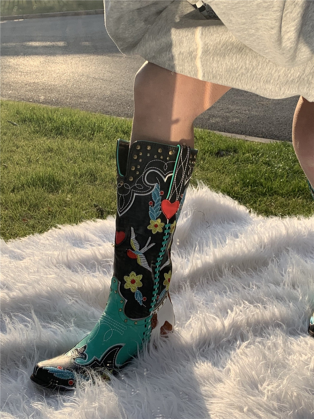 Women's Stylish Heart Embroidered Mid Calf Cowboy Boots