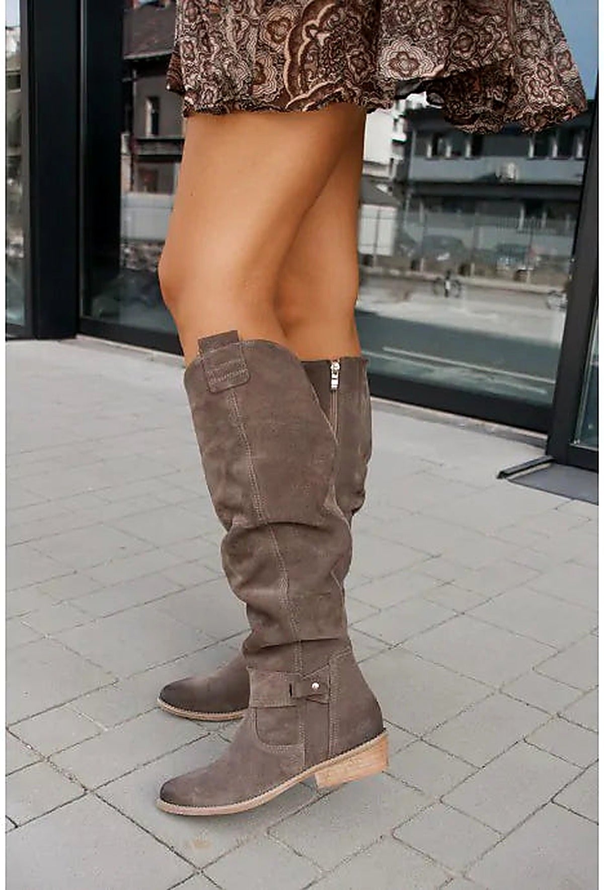 Women's Elegant Knee High Low Heel Zip Boots for Daily Use